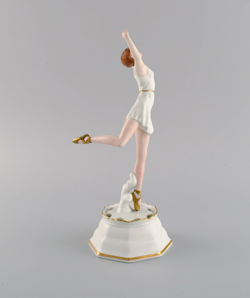 Lladro Porcelain Figurine Featuring 3 Ballerinas