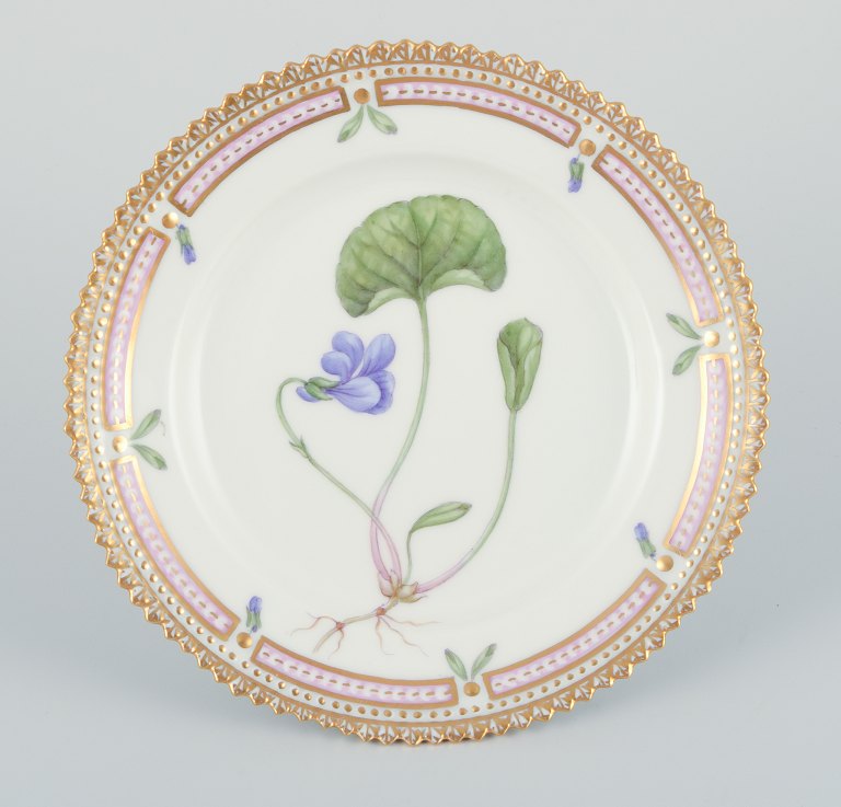 Royal Copenhagen Flora Danica plate. Hand-painted. 24-carat gold