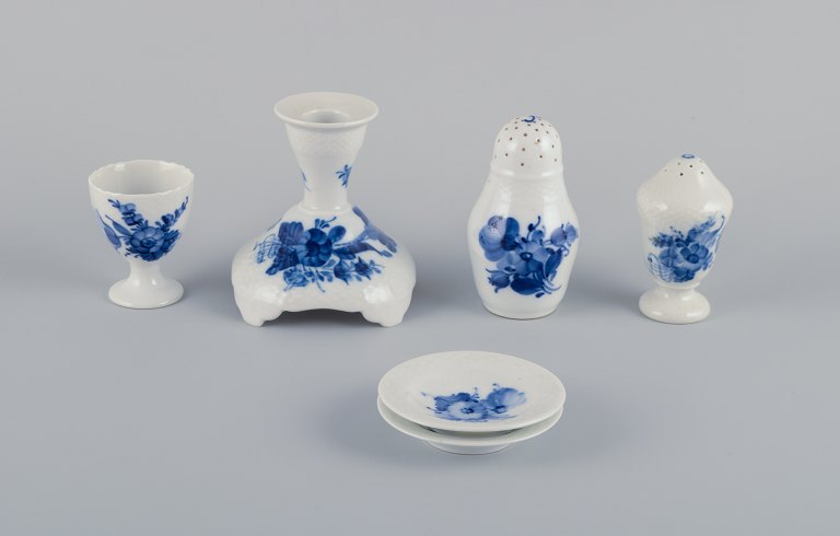 BLUE FLOWER, CANDLESTICKS, FOUR PCS. Porcelain. Royal Copenhagen, no  10/1711. Ceramics & Porcelain - European - Auctionet