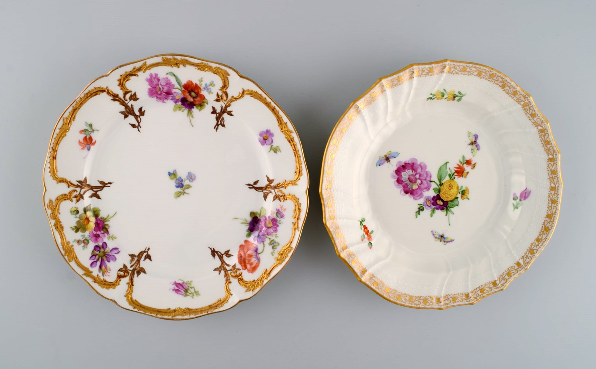 KPM, Berlin. Two antique plates in curved porcelain with hand