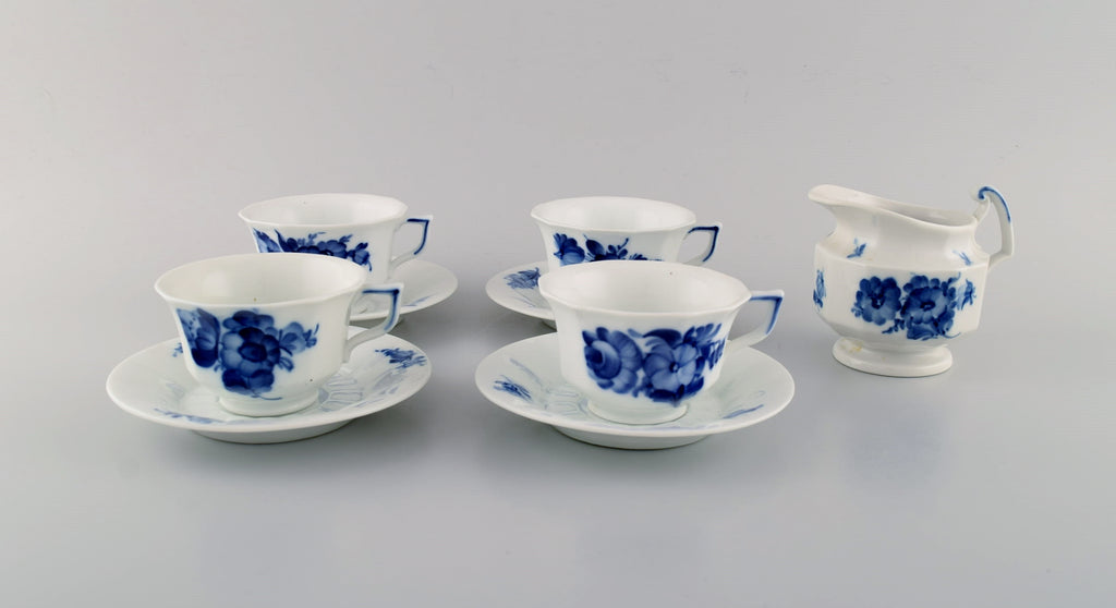 Moster Olga - Antik & Design - Royal Copenhagen * Tea cups. * Braided Blue  Flower * # 10/8049 * 3. Sorting - Royal Copenhagen * Tea cups. * Braided  Blue Flower * # 10/8049 * 3. Sorting