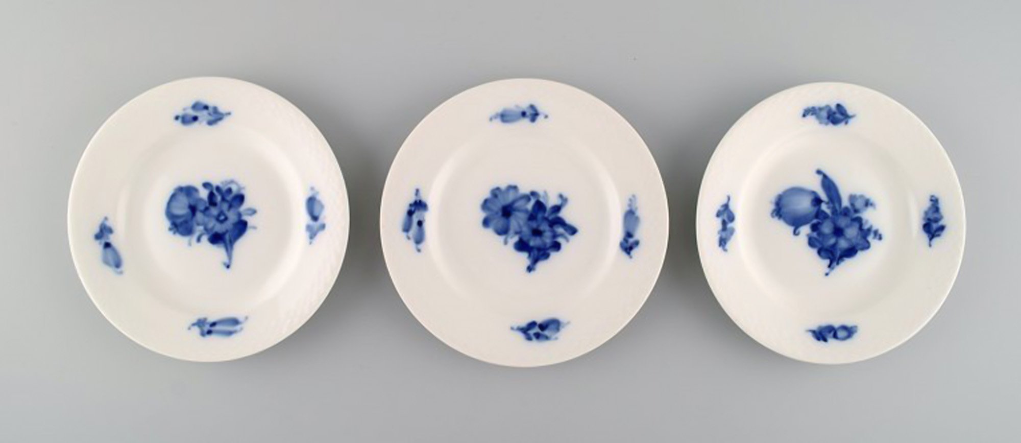 Three blue flower braided cake plates from Royal Copenhagen. – L
