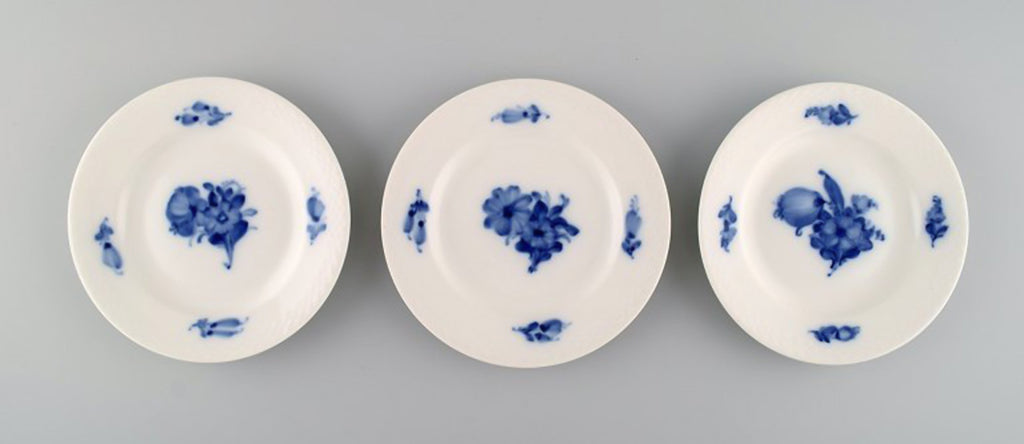 Three blue flower braided cake plates from Royal Copenhagen. – L' ART  COPENHAGEN