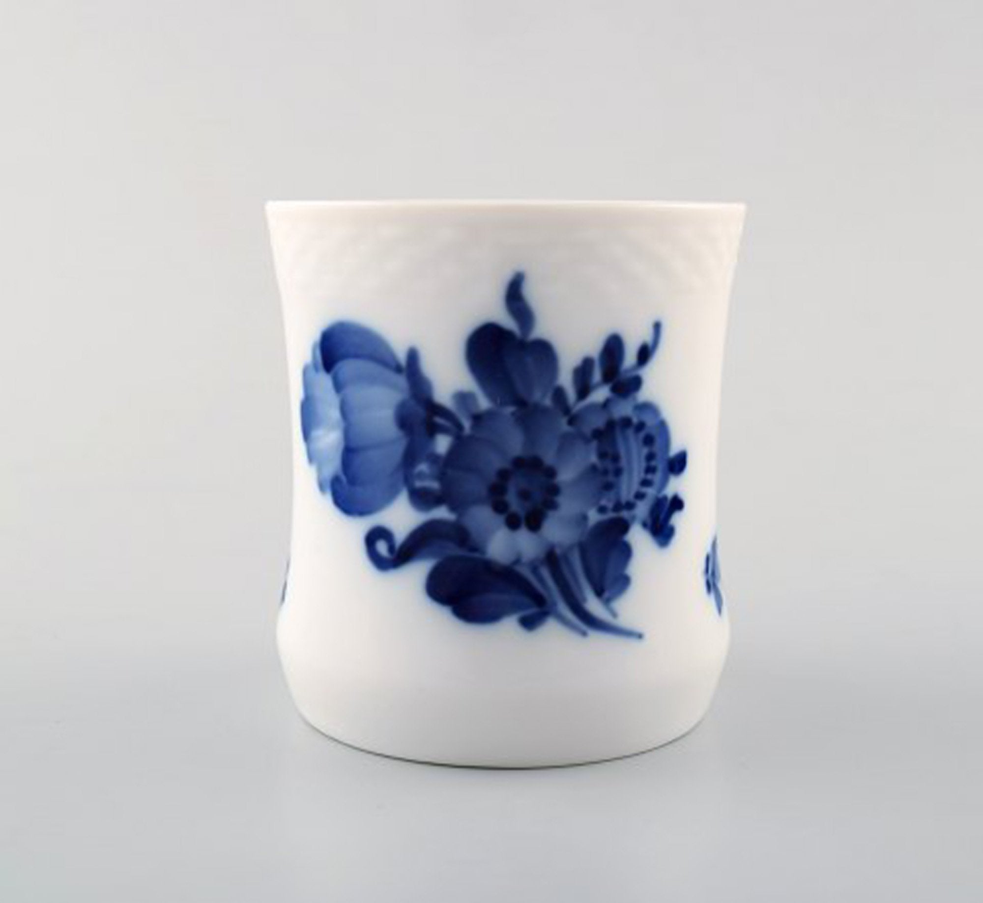 Blue flower braided cup / vase from Royal Copenhagen. – L' ART