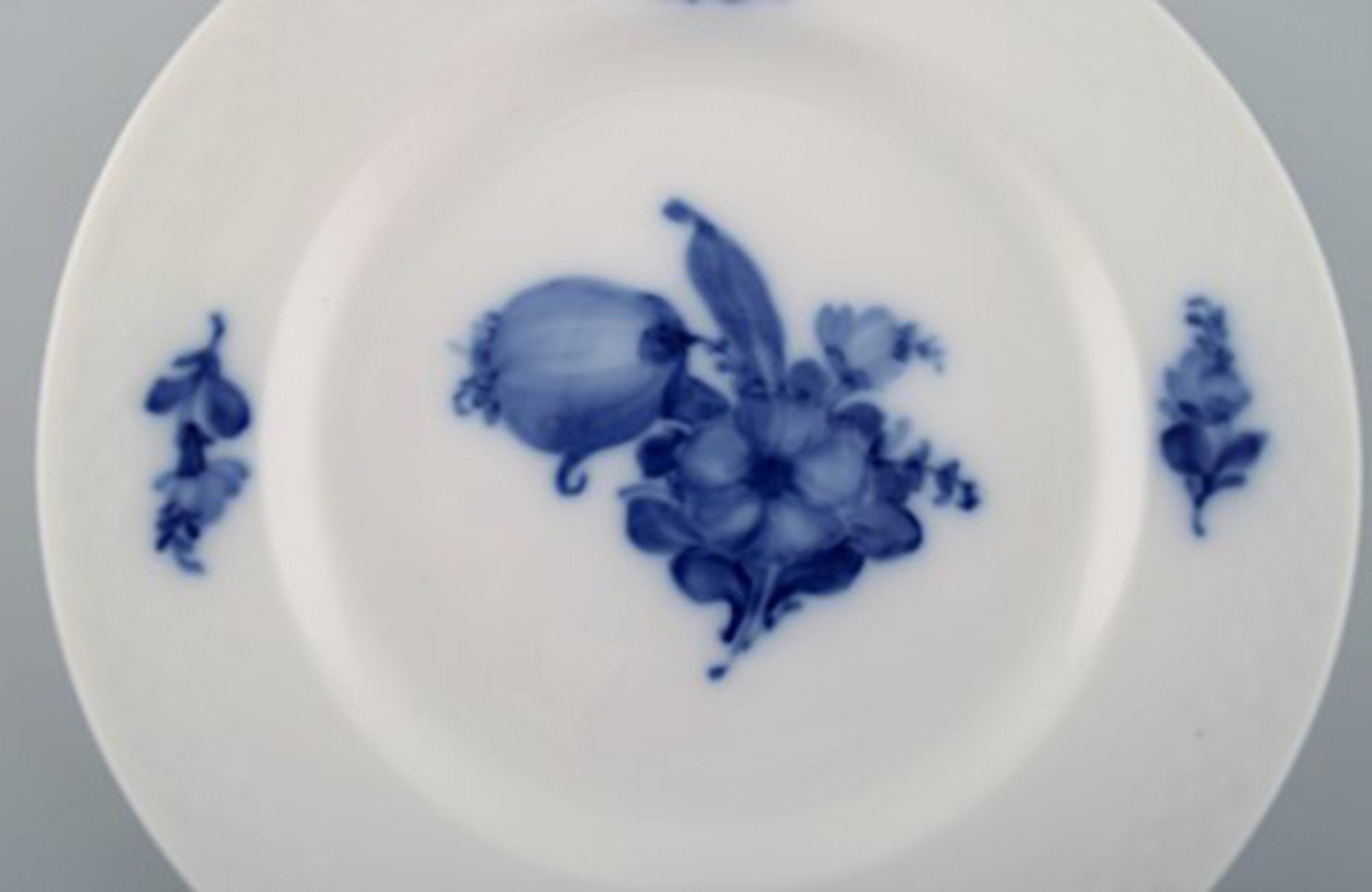 Three blue flower braided cake plates from Royal Copenhagen. – L' ART  COPENHAGEN